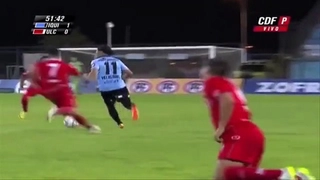 Pha kiến tạo thành bàn theo kiểu lườm rau gắp thịt