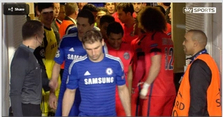 David Luiz và Ivanovic cà khịa trong đường hầm