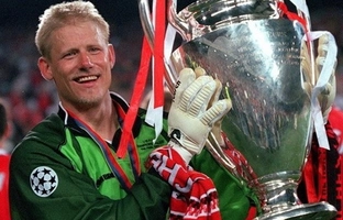 Những pha cứu thua không tưởng của thủ thành vĩ đại Peter Schmeichel ở M.U