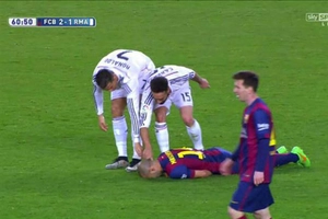 Ronaldo và Mascherano thi nhau trình diễn tuyệt kỹ ăn vạ ở trận El Clasco