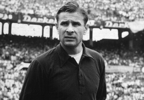 Chân dung Lev Yashin - Thủ môn vĩ đại nhất thế giới trong thế kỷ 20