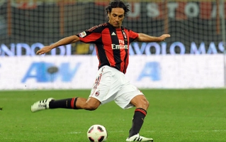 Những pha xử lý bóng đẳng cấp của huyền thoại Alessandro Nesta