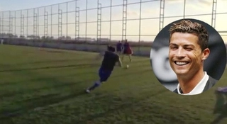 Bài luyện tập bóng đá siêu dị mà Ronaldo cũng phải lè lưỡi