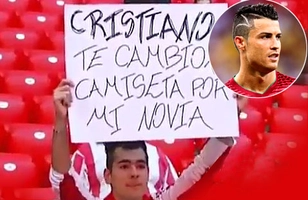 Fan đề nghị Cristiano Ronaldo đổi... bạn gái lấy áo đấu