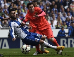 Đôi khi thiên tài Lionel Messi cũng rất xấu xí