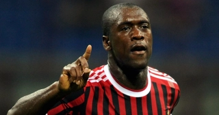 Những pha xử lý bóng mạnh mẽ và kĩ thuật của Clarence Seedorf