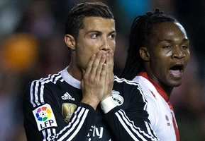 Tình huống ngã trong vòng cấm gây tranh cãi của Cristiano Ronaldo