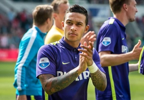 Tân binh M.U chia tay đội bóng cũ bằng 4 tuyệt phẩm