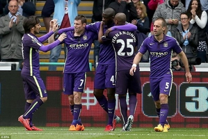Video bàn thắng: Swansea 2-4 Man City (Vòng 37 Ngoại hạng Anh 2014-2015)