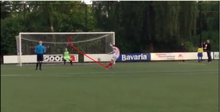 VIDEO: Choáng với tuyệt chiêu Panenka-Rabona ở Hà Lan