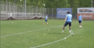 VIDEO: Hết sút rách lưới, Hulk lại sút vỡ tung bóng trong lúc luyện tập