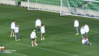 Ngôi sao Ronaldo nằm sân sau pha tắc bóng của đồng đội Pepe