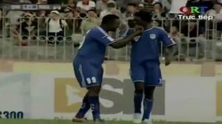 Phá lưới HAGL, tiền đạo Quảng Nam tái hiện màn Djokovic ăn cỏ