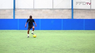 Thần đồng 14 tuổi của M.U khéo léo chẳng kém ngôi sao Ronaldo