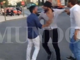 Tiền đạo Higuain hung hăng ẩu đả, dọa ... vặn đầu trẻ trâu