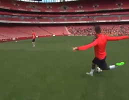 Trung vệ Arsenal thách thức ngôi sao Ronaldo bằng siêu phẩm rabona khó tin