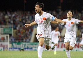 Công Phượng, Văn Toàn trổ tài rê bóng với các em JMG khoá 3 và 4