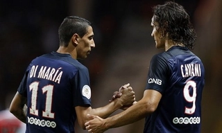 Tiền vệ Di Maria nhảy chồm chồm trên bàn hát tặng đồng đội mới ở PSG