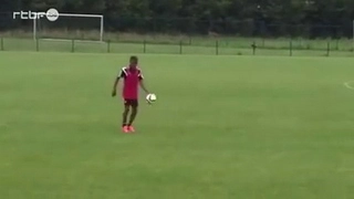 Sao trẻ Chelsea thể hiện kỹ năng tâng bóng điêu luyện