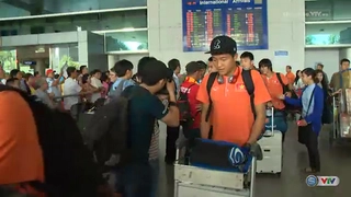 U23 Việt Nam về nước trong sự chào đón của NHM