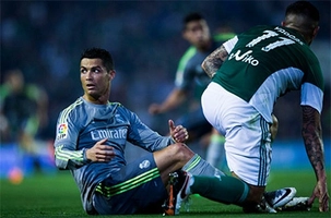 Điểm lại 5 lần đánh nguội đối thủ của Ronaldo trong 3 tháng qua