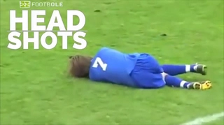Những màn head-shot không thể nhịn cười trong làng bóng đá