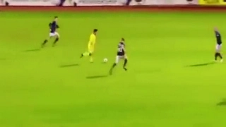 Màn solo ghi bàn thắng bá đạo