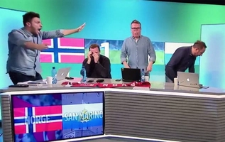 BLV bóng đá Na Uy phản ứng hài khi đội nhà bị chú lùn San Marino sút tung lưới