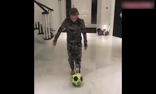 Con gái John Terry biểu diễn kỹ thuật xử lý bóng cực ảo