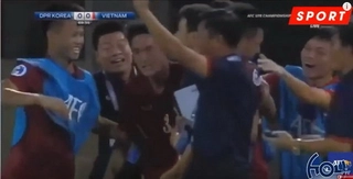 Hà Đức Chinh đánh đầu tung lưới U19 Triều Tiên