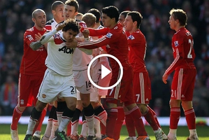 Những màn va chạm nảy lửa trong lịch sử đại chiến Liverpool vs MU