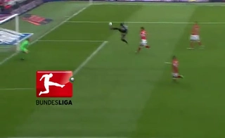 Thủ môn Neuer bị đánh bại theo phong cách ... logo Bundesliga