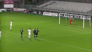 Clip vui: Tình huống sút 11m không thể tin nổi