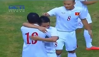 Siêu phẩm sút xa của Văn Thắng, mở tỷ số trận Indonesia vs Việt Nam