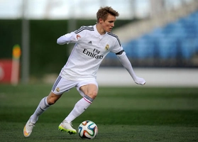 Thần đồng Real rê bóng tựa Messi, dứt điểm như Bendtner