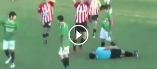 Sốc: Cầu thủ đấm chết trọng tài ngay trên sân cỏ
