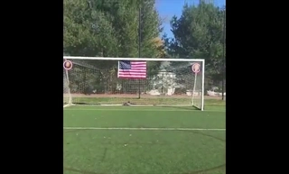 Hai ứng viên tổng thống Mỹ trở thành ... bia tập bắn bóng