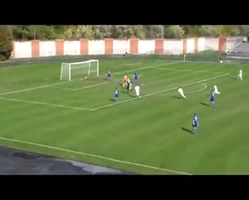 Mất bàn thắng vì lý do trời ơi đất hỡi