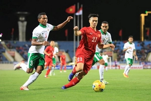 Tiền đạo Văn Toàn ghi bàn quyết định chiến thắng Việt Nam 3-2 Indonesia