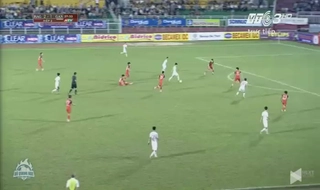 Tiền đạo Công Phượng solo ghi bàn vào lưới U21 Gangwon