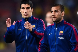 Hai pha phối hợp ghi bàn trùng hợp đến khó tin của cặp Dani Alves vs Luis Suarez
