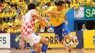 Mê mẩn đôi chân ma thuật của ông vua futsal Falcao