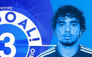 Cựu sao Man Utd ghi bàn thắng kỳ diệu cho Cardiff