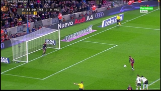 Màn “vận nội công” đá 11m gây cười của ngôi sao Neymar