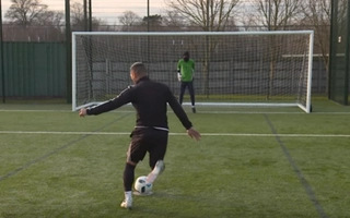 Messi nên xem trước khi sút PEN