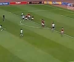 Thủ môn bắt như thế này, đến Hulk cũng phải chào thua