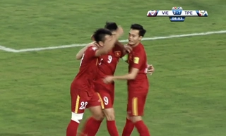 Công Vinh thể hiện đẳng cấp, đem về bàn gỡ hòa cho Việt Nam