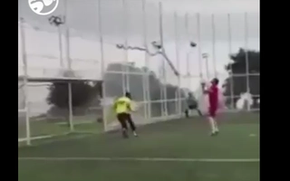 Không còn gì để nói về độ đen đủi trong pha bóng này