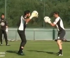 Những bài huấn luyện thủ môn đầy thú vị