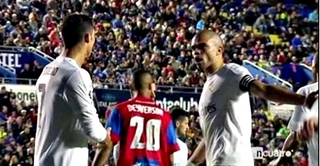 Ronaldo cãi nhau với Pepe và hành động của HLV Zidane